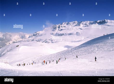 Lalpe D Huez Ski Area Hi Res Stock Photography And Images Alamy