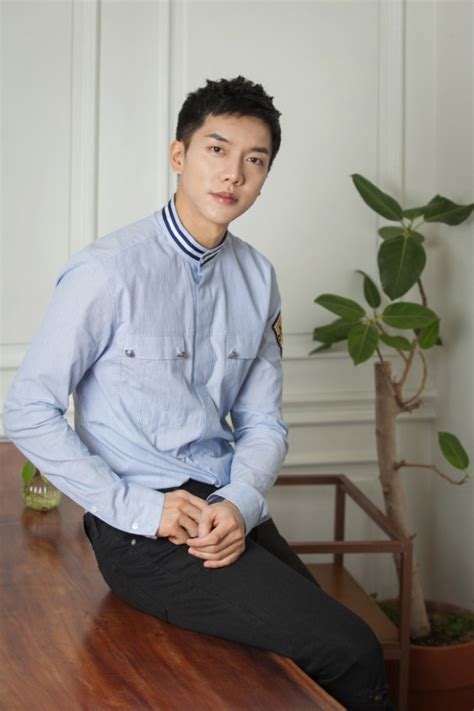 He made his debut on june 5, 2004, with the studio album the dream of a moth. Lee Seung Gi To Be The New Host Of Mnet's "Produce 48"