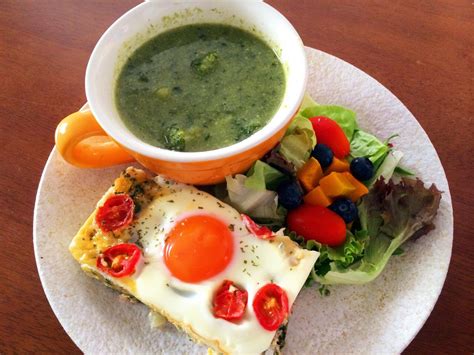 Easy, healthy and so full of flavor. Baked egg with tuna + broccoli spinach soup + mini garden salad | Spinach soup, No cook meals