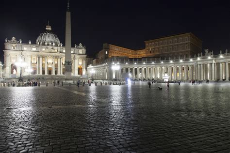 Piazza San Pietro By Night Juzaphoto