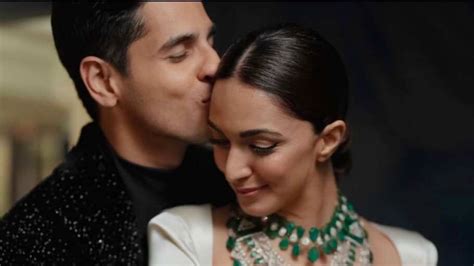 Sidharth Malhotra Gives Kiara Advani A Sweet Kiss In New Pic From Reception Bollywood
