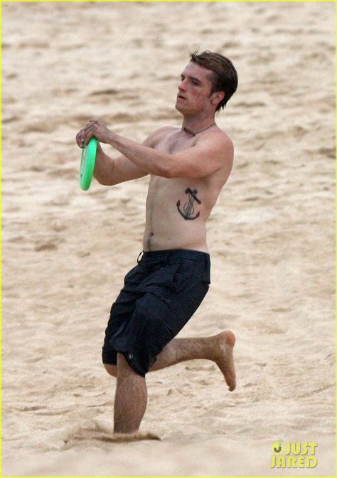 Josh Hutcherson Shirtless Frisbee Player Photo Hunger