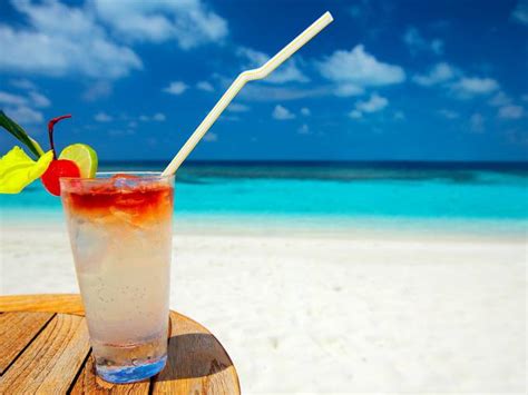 Топ 10 пляжных коктейлей и их рецепты Готовы смешать — Triphints