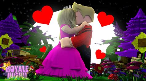 ROYALE HIGH Babe MY FIRST KISS W MY NEW BabeFRIEND Roblox Roleplay YouTube