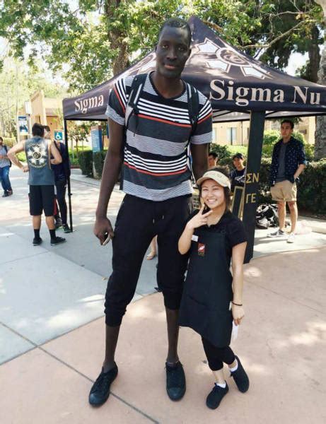 7 Foot 6 Inch Mamadou N Diaye With One Of The Shortest Girls On Campus Realfunny