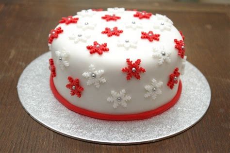 Baking sugars, and luster dusts from ultimate baker 82 Mouthwatering Christmas Cake Decoration Ideas 2017 - Pouted Online Lifestyle Magazine