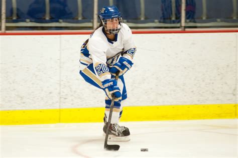 Womens Hockey Captures Doubletree Classic Title News Hamilton College
