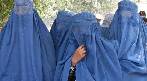 Pin By Samina Naqabwali On Burqa Burqa Arab Girls Hijab Women