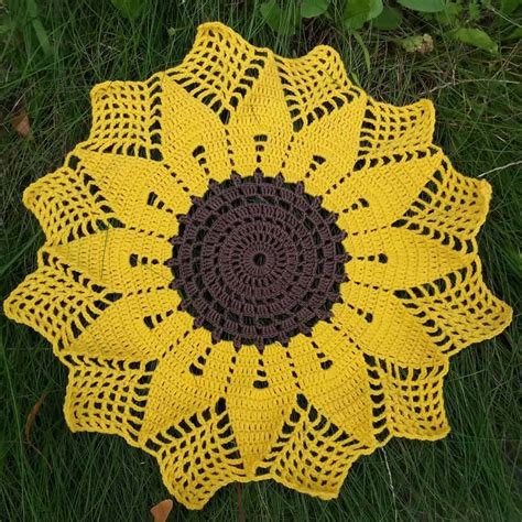 Sunflower Crochet Doily Pattern - Zouzou Crochet