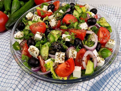 Sałatka grecka z serem feta | Kuchnia na Wypasie