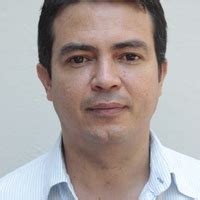 Los ex integrantes de rojo fama contra fama subieron al escenario para enfrentarse imitando al mismo artista: Miguel Efren Garcés Prettel | UTB - Universidad ...