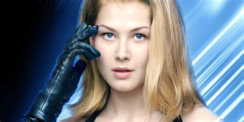 rosamund pike doesn t want a female james bond screen rant