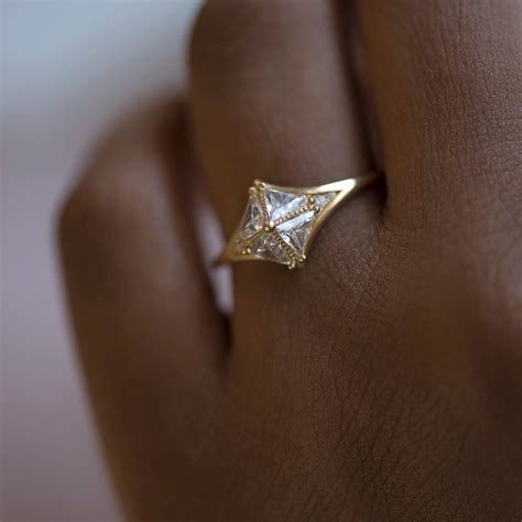 Detailed Star Engagement Ring With Triangle Diamonds Artemer