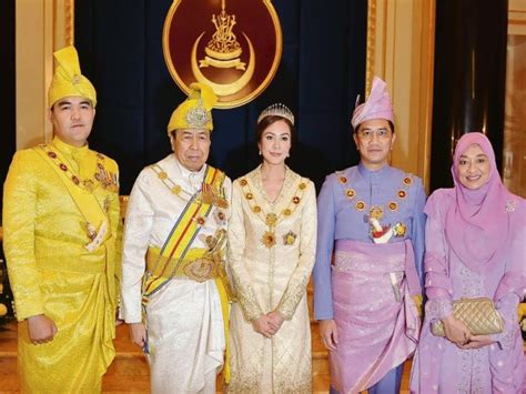 Selangor sultan launches book on nazrin. WARISAN RAJA & PERMAISURI MELAYU: Keputeraan Sultan ...