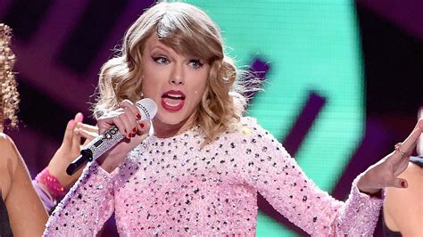 Taylor Swifts Shake It Off Performance Iheartradio Music Festival