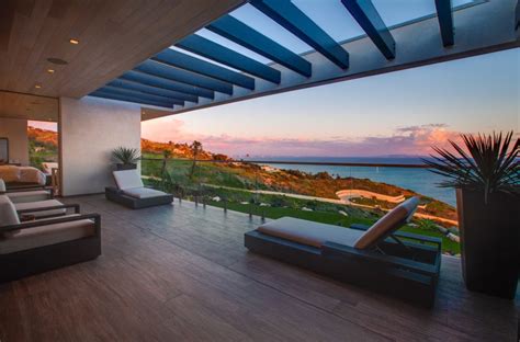 Carbon Beach Terrace Modern Mansion In Malibu California Malibu