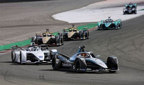 How do f1 cars generate so much power with such small engines? Indy 500: How fast do the cars go? How long does the race ...