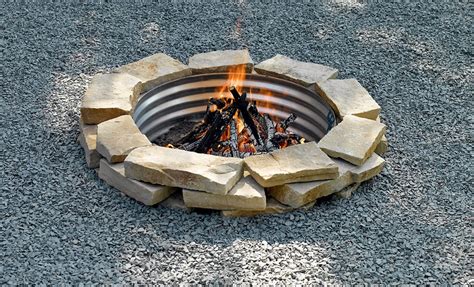 Newspaper, thin twigs and dry cardboard all make for excellent starters (we recommend avoiding the use of artificial starters or lighter fluid for more big feast diy projects, check out how to build a tandoor oven in your backyard. DIY Fire Pit Ideas to Make Your Backyard Look Hot | Lifehack