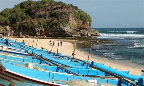 10 Gambar Pantai Drini, Tiket Masuk, Lokasi, Fasilitas ...
