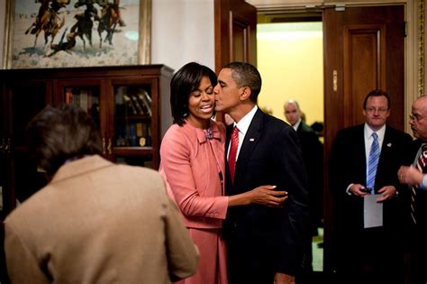 65 Intimate Photos Of Barack And Michelle Obamas Love Bored Panda