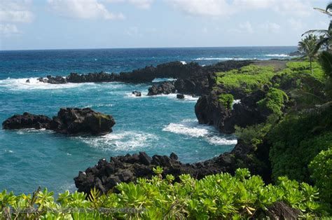 Cove Waianapanapa State Park On Maui Desktop Wallpaper