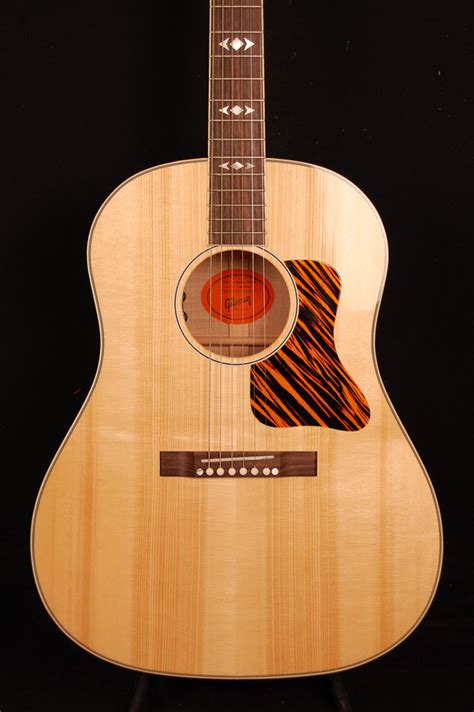 Gibson Advanced Jumbo Maple Custom Woodstock Guitars