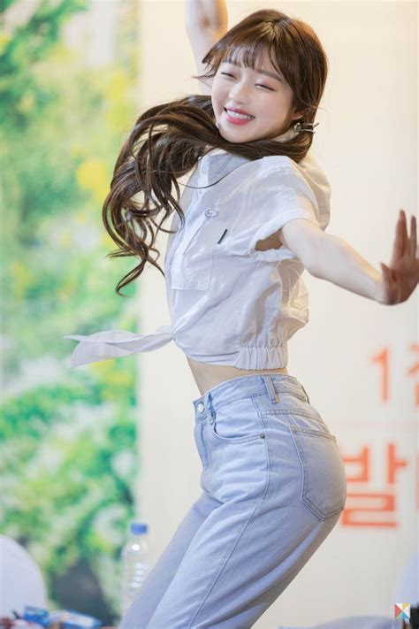 Oh My Girl Yooa Selena Gomez Photoshoot Eun Woo Astro Anime Hair Asian Beauty Girl Valkyrie