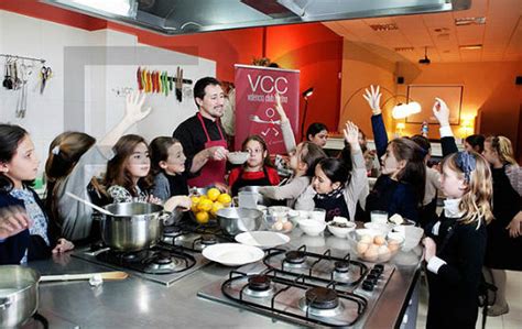 Realizan talleres de cocina en otros idiomas.cuentan con la colaboración de chefs y profesionales de la cocina para impartir sus clases y talleres de cocina por la escuela de cocina ya han pasado cerca de 4000 personas. 5 sitios donde recibir cursos de cocina en Valencia ...