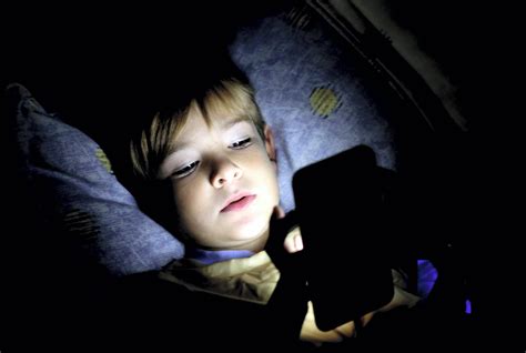 10 Reasons Not To Give Your Kid Your Smartphone