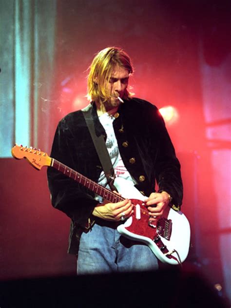 Kurt Cobains Jag Stang 20 Iconic Guitars Rolling Stone