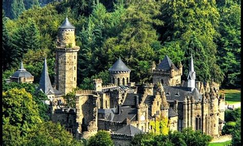 Top 10 Most Luxurious Castles And Palaces In The World Top List