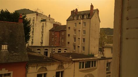 Ciel bretagne offers quality courses entirely by videoconference with the zoom system. Ciel jaune sur la Bretagne le 16/10/2017 - YouTube
