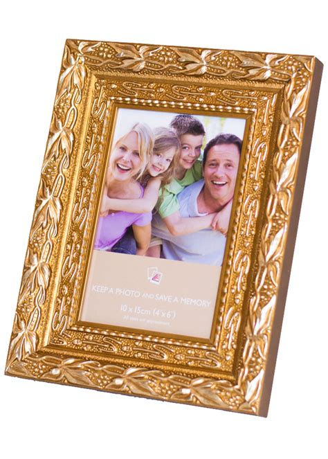 Pictures In Picture Frame Hang Your Favorites With These 22 Diy Poster Frames Upsimples