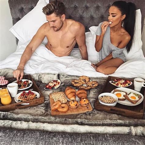 breakfast and couple bild desayuno romantico ideas cute relationships relationship goals