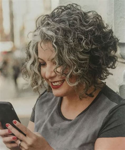 Chic Grey Short Curly Hairstyles To Get A Coolest Look
