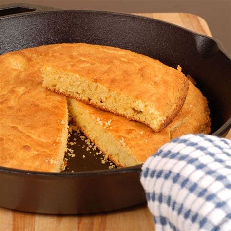 This cornbread is a rare compromise between southern and northern cornbreads: Corn Grits For Cornbread Recipe / How To Make Grits From ...