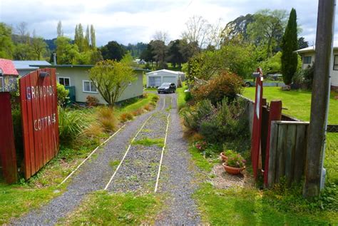 Grandads Cottage Homestay Double Bed Houses For Rent In Manunui
