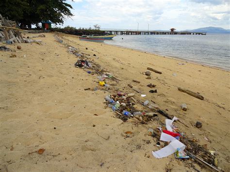 Plastic And Garbage A Bunaken Beach A Dump Full Of Plasti Flickr