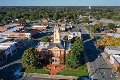 15 Cutest Small Towns In North Carolina Mountains Beaches And More