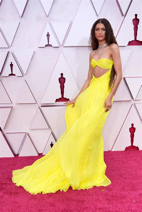 Oscars 2021 Fashion From Carey Mulligan And Halle Berry The Best