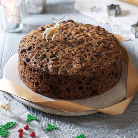 The appearance of admiration on your guests' faces will be well worth the initiative. Tried and Tested Christmas Cakes 2017 - Best Christmas ...