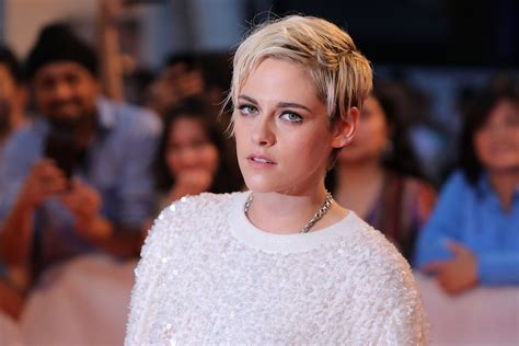 Kristen and her girlfriend started dating in august 2019 and may get engaged—learn more here. Kristen Stewart Wiki, Bio, Age, Net Worth, and Other Facts ...