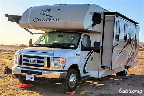 The chateau comes standard with a ford 7.3l v8 engine with 350 hp, but some models provide you with the option to choose a chevy. 2018 Thor Motor Coach Chateau Motor Home Class C Rental in ...