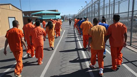Por Qué El Cierre De Prisiones Privadas En California No Incluirá A Los