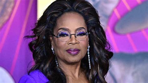 Oprah Winfrey Surprise Crashes Stephen Colberts Late Show Monologue