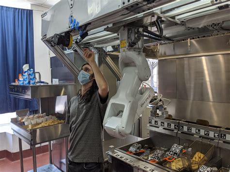 White Castle Miso Robotics Test Flippy Roar Frying Robot In Fast Food