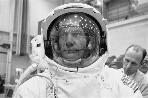 Nasa Announces Gene Cernan Last Man To Walk On The Moon Has Died At