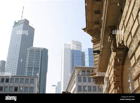 Deutsche Bank Twin Towers Fotos Und Bildmaterial In Hoher Auflösung