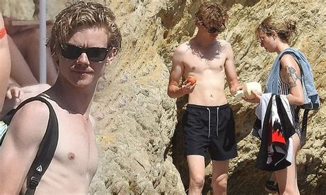 Love Actually Star Thomas Brodie Sangster 29 Goes Shirtless On Beach