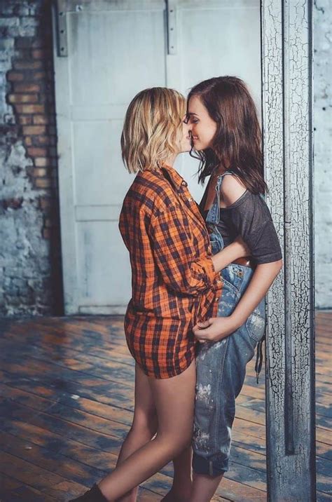 Lesbian Love Cute Lesbian Couples Lesbian Pride Lesbians Kissing